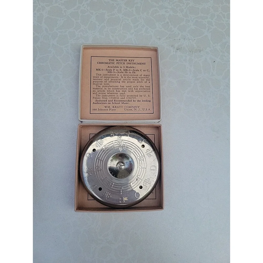 VTG The Master Key Chromatic Pitch Pipe Instrument Wm KRATT Co A-440 13 KEYS